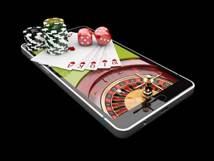 Pengguna dewasa Indonesia menikmati hiburan online bulan777 dengan aman dan nyaman